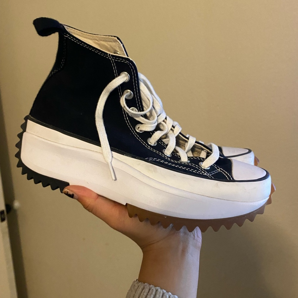 Woman’s converse - Picture 2 of 6